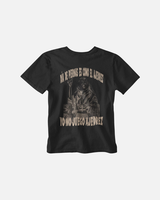 Ajedrez es día de piernas - Polera Negra Oversize